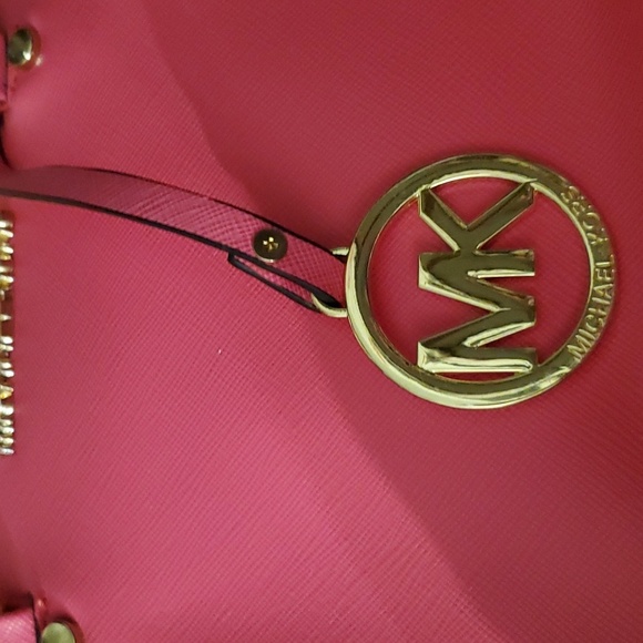 Hot pink purse like new - Picture 8 of 10